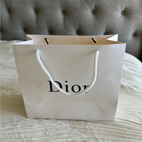 Dior Shopping Gift Bag that you can use for decoration or social media content - Picture 3 of 6